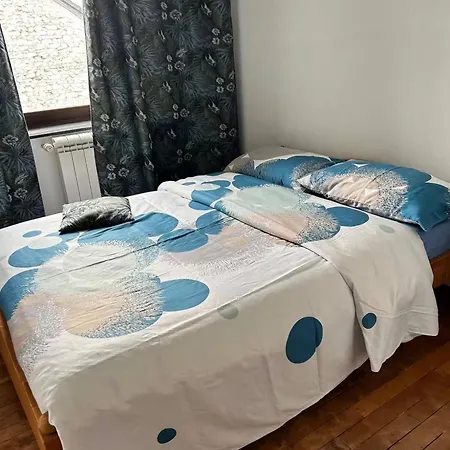 Private With Shared Bathroom *